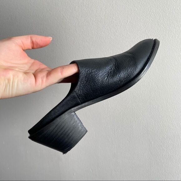 Kelsi Dagger Brooklyn black leather low 2” heel classic basic mules clogs shoes - Picture 10 of 10